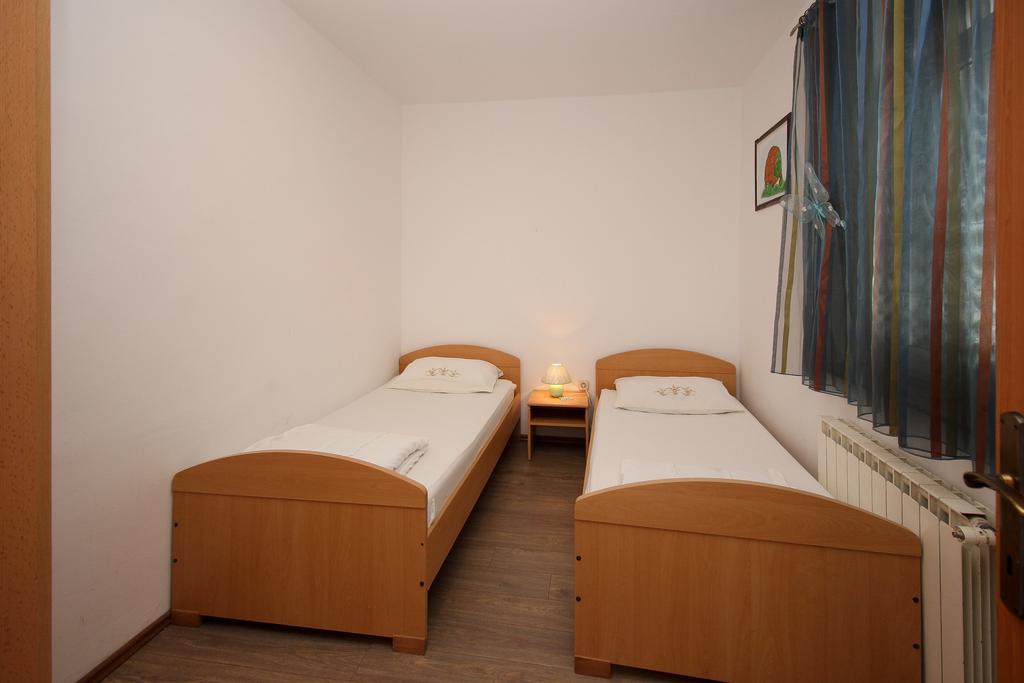 Apartment Drazen Šilo Habitación foto