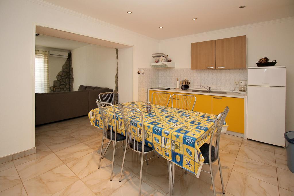 Apartment Drazen Šilo Habitación foto