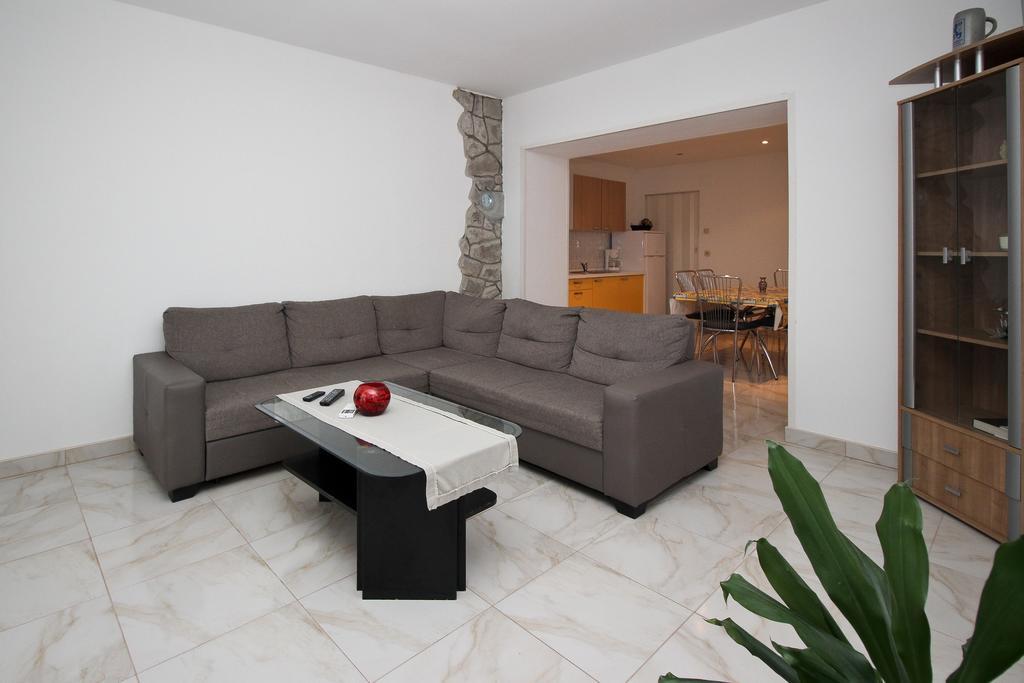 Apartment Drazen Šilo Habitación foto